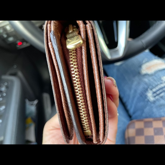 Authentic LV wallet - Picture 3 of 9